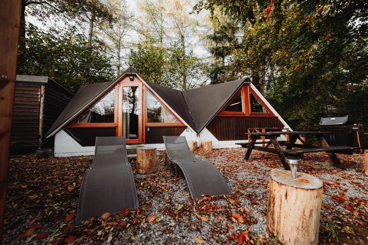 Chalet Tropical Avec Bain A Bulles - In The Woods Gesves Exterior foto