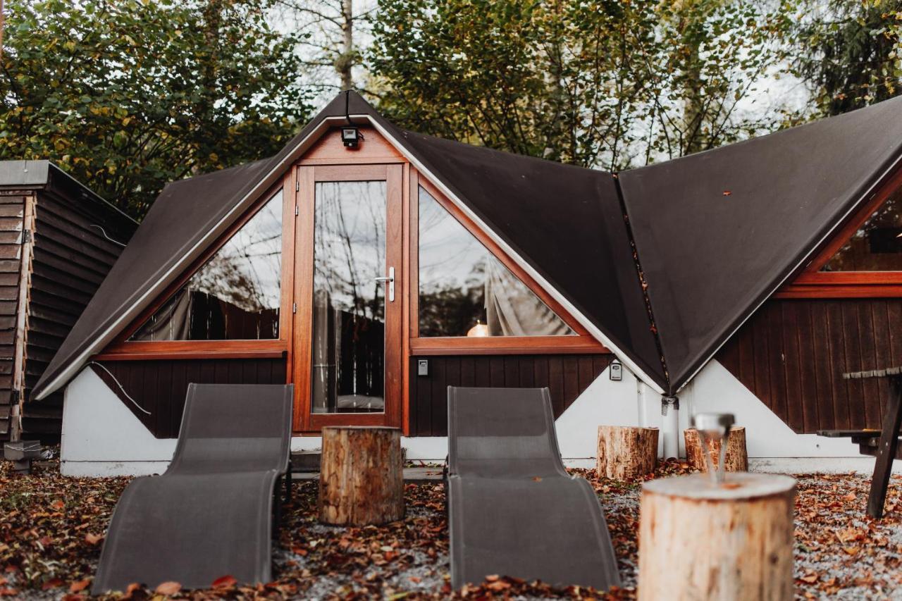 Chalet Tropical Avec Bain A Bulles - In The Woods Gesves Exterior foto